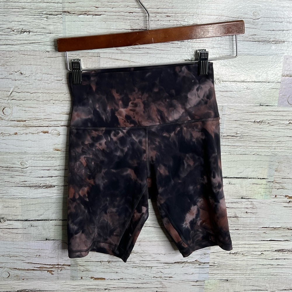 Lululemon gray pink align high rise shorts size 4 athletic